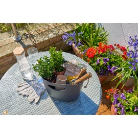 HOZELOCK - Watering Kit Superhoze City 7.5m : Ideal for Small Spaces, Balconies, Terraces, Expandable Hose, Up to 3X Original Length (max 7.5m), 2 Aquastop Fittings: Ready to Use [100-100-215]