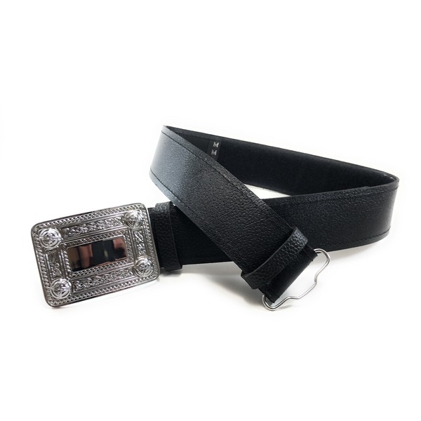 Cinturón de piel negro liso con hebilla cromada con diseño