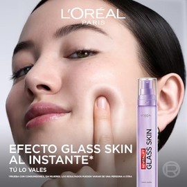 L'Oréal Paris Revitalift Glass Skin Crema líquida. Hidrata profundamente, Rellena y da Glow al Instante, con Ácido Hialurónico, Pantenol y Vitamina C, Todo Tipo de Piel, 50ml