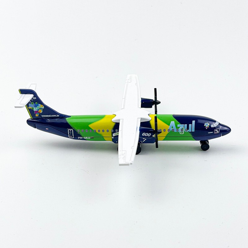 WngAur Die-Cast Propeller Airplane Model – Alloy Plane with Rolling