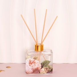 Reed Diffuser Set Rose Scent 3.38 Oz Reed Diffuser with Sticks - Bedroom Bathroom Shelf St. Patrick's Day Decor
