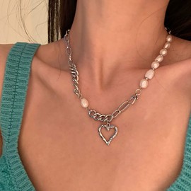 TseenYi Heart Choker Necklace Baroque Pearl Necklace Cable Chain Necklace Hollow Heart Love Necklace Vintage Pearl Necklace Choker Necklace Chain Jewellery for Women and Girls Gifts