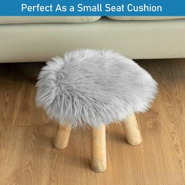 YIHAIC Faux Fur Sheepskin Style Rug,Faux Fleece Fluffy Area Rugs Seat Pad Anti-Skid Yoga Carpet for Living Room Bedroom Sofa Floor(Grey,50 x 80cm)