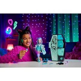 Monster High - Doll and various outfits, Lagoona Blue, Skulltimate Secrets: Fearidescent series, locker with over 19 surprises, HNF77, medium