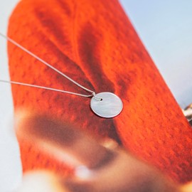 Tuscany Silver Women's Sterling Silver Mother of Pearl Small Round Pendant on Curb Chain of 46cm/18"