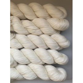 Aoyang Undyed Fingering Weight Mulberry Silk Yarn 85% Superwash Merino Wool 15% Mulberry Silk 100 gram Hand Dyeing (5)