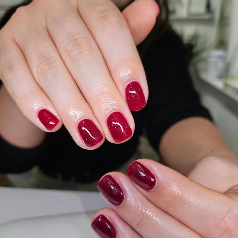 DND 701 WANNA WINE Gel and Lacquer Duo nail care