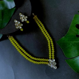 I Jewels Juego de collar tradicional chapado en oro de 18 quilates y perlas con tachuelas para mujer (ML311Y), No es una piedra preciosa