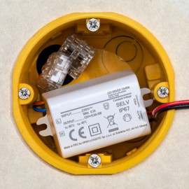 Miratic Mini LED Transformer 12 V DC 6 W LED Power Supply 12 V LED Power Supply IP67 Installation: Installation with Short Circuit and Overload Protection Input Voltage: 230 V 55 x 29.5 x 22 mm