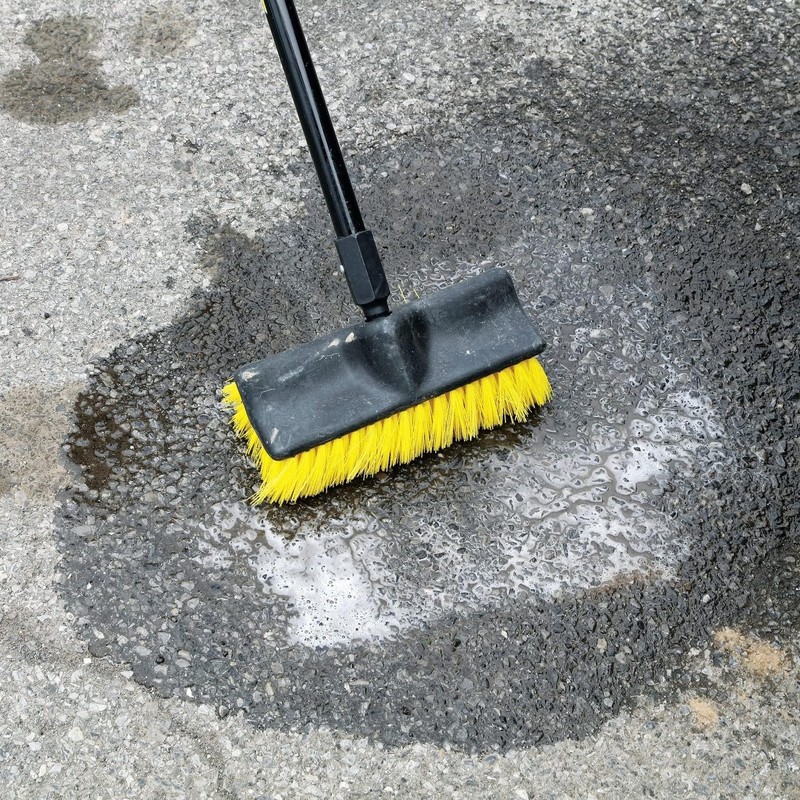 PIG Driveway Oil Stain Remover - Concentrated Formula Gradually Treats