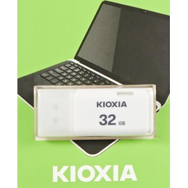 KIOXIA USB 2.0 32GB White Cap