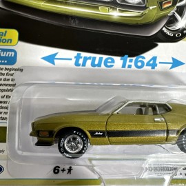 Auto World 1973 Ford Mustang Mach 1 Auto World Vintage Muscle Bright Green Gold Poly New