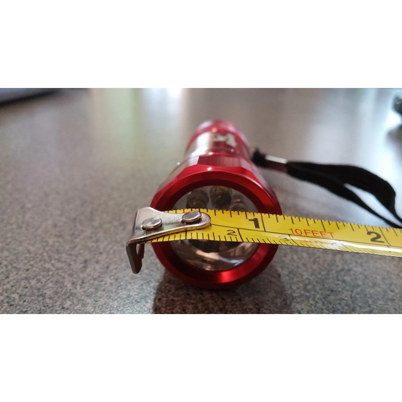 FLASH LIGHT 6 LED LIGHTS 3 1/2 " 2.7 OZ.