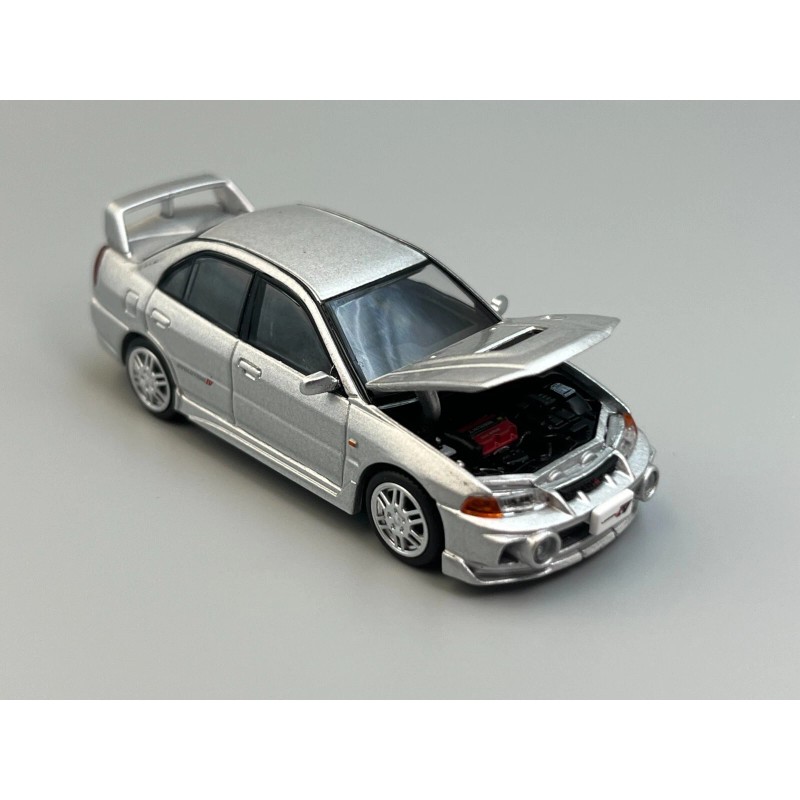 Poprace Mitsubishi Lancer Evolution IV Silver with engine 1/64 Scale