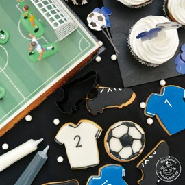 SCRAP COOKING 4 Ausstechformen Fußball – Keksausstecher aus Edelstahl – Fußball, Trikot, Schuh, Cup – Formen für kleine Kuchen – Zubehör zum Backen, Geburtstag Deko – 2086