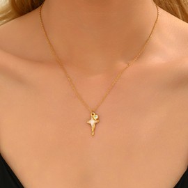 RATVIU Star Necklace for Women 18K Gold Plated Star Pendant Necklaces Dainty Cubic Zirconia Choker Necklace Trendy Gold Jewelry Gift