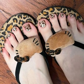 Tyuimhx Leopard Print Press on Toenails Square Fake Toe Nail with Cat Eye Designs Glitter Full Cover False Toenails Acrylic Glue on Toe Nail Artificial Stick on Toe Nail for Women 24 Pcs