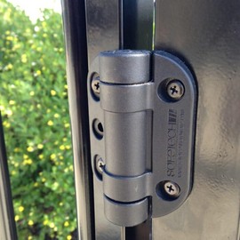 Safetech Hardware Self Closing Gate Hinges, Self-Aligning Pool & Outdoor Hinges Heavy Duty Adjustable Tension Gate Hinges for Any Square Post Metal, Wood & Vinyl Gates up to 40kgs (TopKlik SHG-90L)