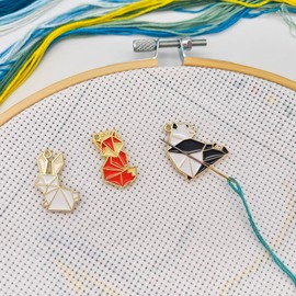 3pcs Geometric Animal Needle Minder for Cross Stitch, Needle Holders Magnet for Sewing Embroidery and Needlework Accessories, Enamel and Magnetic Needle Nanny
