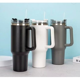 40 oz Tumbler with Handle and Straw Lid, Insulated Reusable cup, Cupholder Friendly for Smoothie, water, coffe, and iced tea (Color Black)(Double wall)
