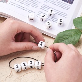 FASHEWELRY 10 cuentas de silicona con letras cúbicas de 12 x 12 x 12 mm, cuentas cuadradas del alfabeto para hacer pulseras, collares, joyas
