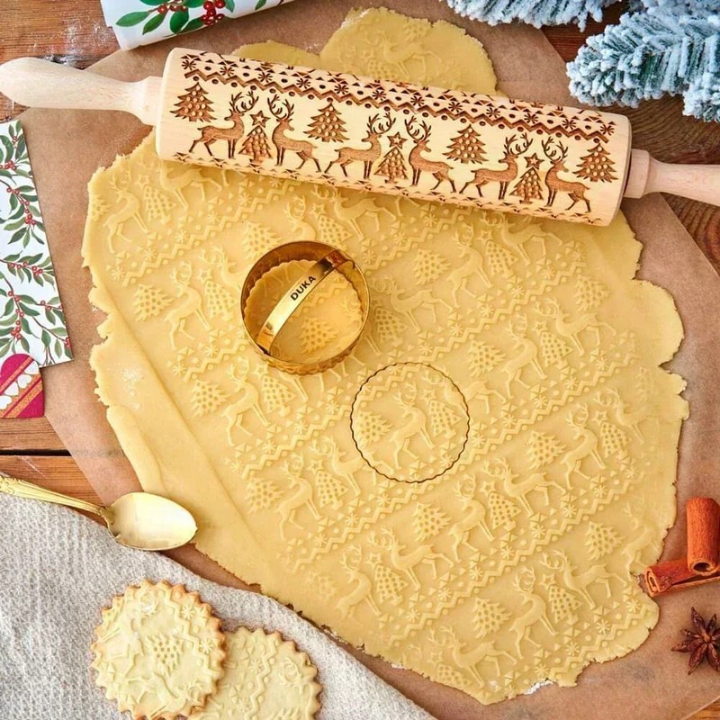 Embossed Wooden Rolling Pin for Holiday Baking – Snowflake &