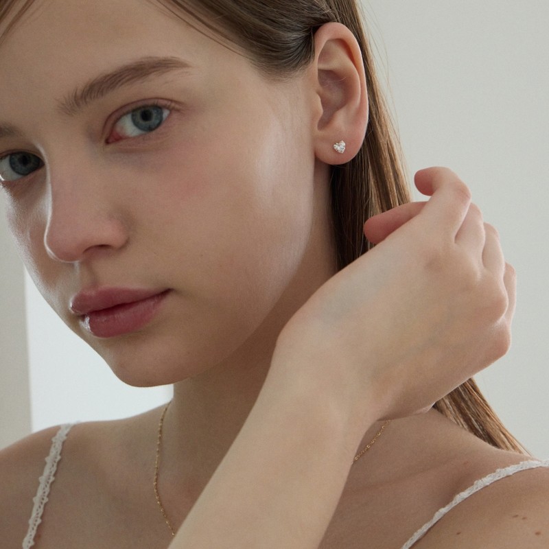 A pair of 14k basic heart cubic earrings S /