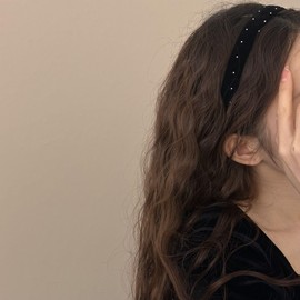 TUCEWP Black Headbands for Women Girls Velvet Headbands Non Slip Sparkly Rhinestone Headband Soft Vintage Fall Turban Headband No Teeth Head Bands Hoops Headwear Fashion Styling Tools Accessories