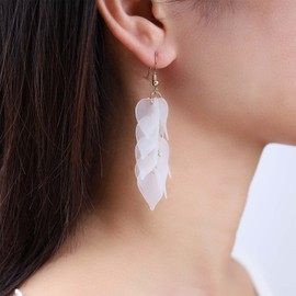 Allereya Vintage Acrylic Leaf Drop Earrings Resin Leaf Dangle Earrings White Acrylic Flower Earrings Long Leaf Hook Earrings Jewelry for Women and Girls (White)