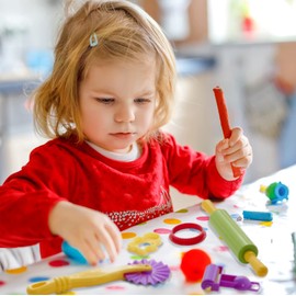 THE TWIDDLERS - 30 Playdough Clay Tools Cutters Kit & Moulds for Kids, Plastic Modelling Accessories Set - Perfect Indoor Activity