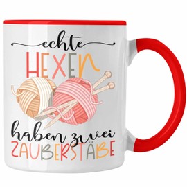 Trendation - Stricken Tasse Geschenk Häckeln Echte Hexen Haben 2 Zauberstäbe Geschenk Oma (Rot)