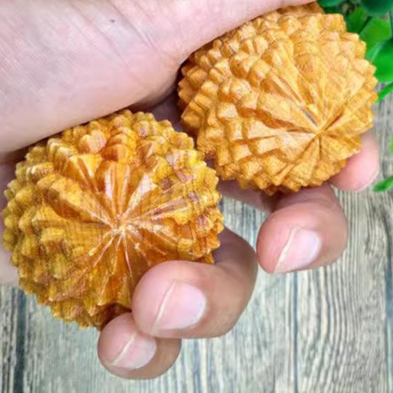 2pcs Wooden Hand Massage Ball Palm Relaxing Spiky Textured Acupoint