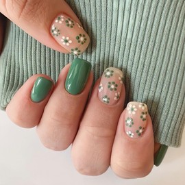 BFY Flower Press on Nails Short Square Green Fake Nails, Spring Summer Green Flowers Acrylic Nails, Nude Glossy Gel False Nails Kit Stick Glue on Nails Tip, St Patrick's Day Decoration 24 Pcs