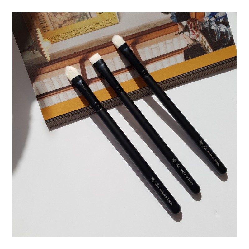 Matte Black Concealer Brush - Square / 매트블랙 컨실러 브러쉬