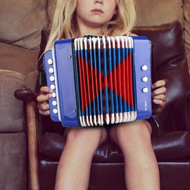 Mini Accordian, Kids Piano Percussion Accordion Musical Toy, Eco-Friendly Blue Lightweight 7-Key for Kids Beginners