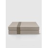 BLONDBOX Beige Geschenkbox Premium 27 x 20 x 7 cm – Geschenkverpackungs-Set Classic mit Umschlag, Grußkarte, Seidenpapier & Satinband (Beige Gold)