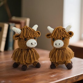 Kuabiz 2 Pcs Crochet Highland Cow Gifts for Women 5.5 Inch Knitted Highland Cows Decor Farmhouse Animal Cattle Ornament for Christmas Birthday Farm Party Decorations (Classic Cow)