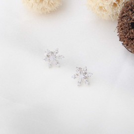 WUSUANED CZ Winter Snowflake Elegant Stud Earrings Clear Winter Party Jewelry for Women Xmas Gift