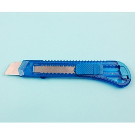 PARENCE. - Set of 2 Retractable Blade Cutters - Safety and Precision for All Your Work - 2 Pieces Random Color