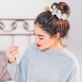 Nogeqi 3PCS Pearl Hair Tie, Elastic Pearl Scrunchie, Stretchy Beaded Ponytail Holder, Pearl Hair Accessories for Women and Girls