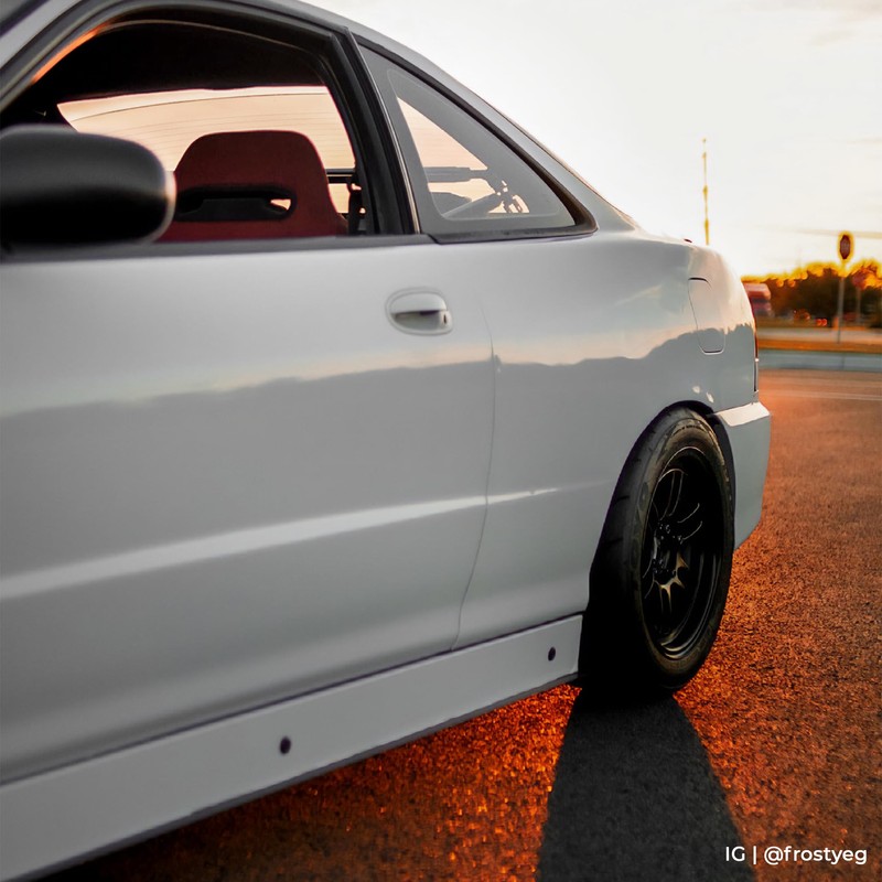 VViViD White High Gloss Realistic Paint-Like Microfinish Vinyl Wrap Roll