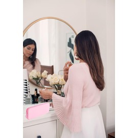 WHHJM Silicone Makeup Brush Holder Travel Makeup Bag Soft Portable Brush Organizer, Large Travel Essentials Makeup Brush Case Zipper Pouch (Pink)