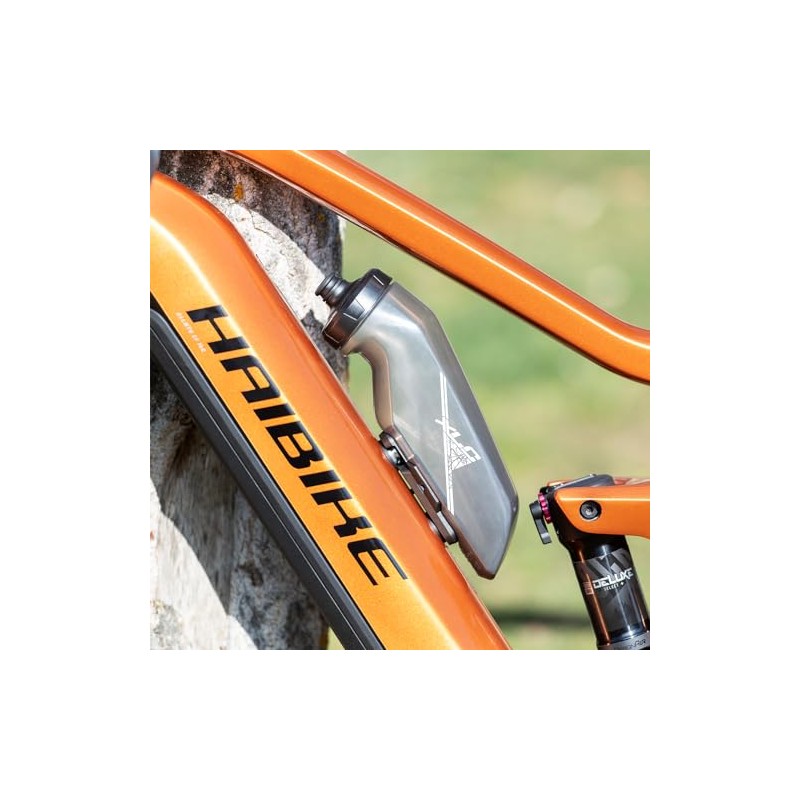 XLC Fidlock WB-K04 Bicycle Drinking Bottle with Adaptor on the