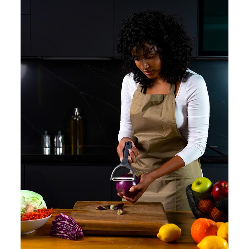 Zyliss Wide Peeler, Extra Sharp for Large Fruit and Vegetabes