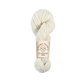 CIRCULO Supreme Merino Wool Yarn - 100% Brazilian Merino - Washable, Soft, Warm, and Luxurious - Perfect for Knitting & Crochet - Chunky - 73yds / 3.52oz (8001 - White)