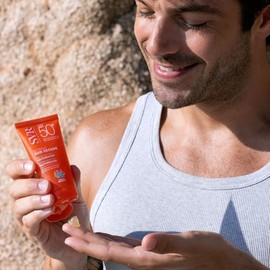 SVR Sun Secure Extreme FPS 50+ Protector Solar Facial para Pieles Grasa,con Acabado Invisibile y no Graso 50 ml