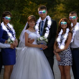 Yuefunny 48 Pcs LED Glasses Light up Hawaiian Leis Necklace Lighten Glasses White Fresh Flower Leis Rave Glasses for Glow in the Dark Party Favor Wedding Luau Beach Carnival Graduation Masquerade