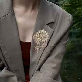 Vintage Champagne Rhinestone Sunflower Brooch Pins for Women Men Statement Crystal Yellow Flower Collar Brooches Plant Floral Coat Lapel Pin Corsage Party Dance Banquet Summer Jewelry for Mom Wife