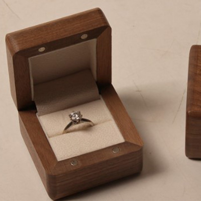 Wooden Ring Box Retro Elegant Square Engagement Ring Box with
