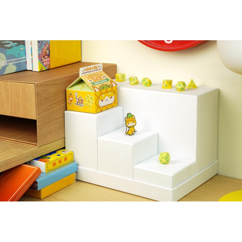 1985 Games Pineapple Kawaii Cat Dice Set – Milk Carton-Inspired